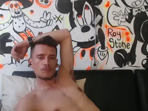 roystonee01 online show from November 12, 8:30 pm