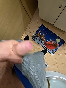 Snapshot of Alexxxmaster1312 chatting on December 14, 8:35 pm Alexxxmaster1312 online show from December 14, 8:35 pm