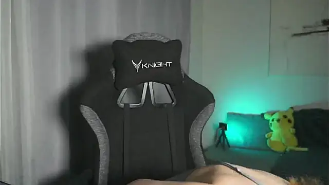 Snapshot of HarpyWitch chatting on October 31, 7:04 pm HarpyWitch online show from October 31, 7:04 pm