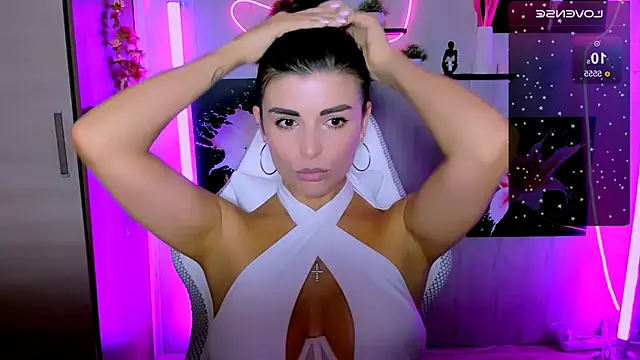 KayWuds online show from December 3, 5:04 am