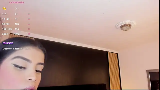 sweetsofia18 online show from November 22, 11:26 pm