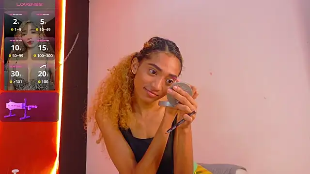 Snapshot of Charlotte_Love10 chatting on February 20, 1:33 pm Charlotte Love10 online show from February 20, 1:33 pm