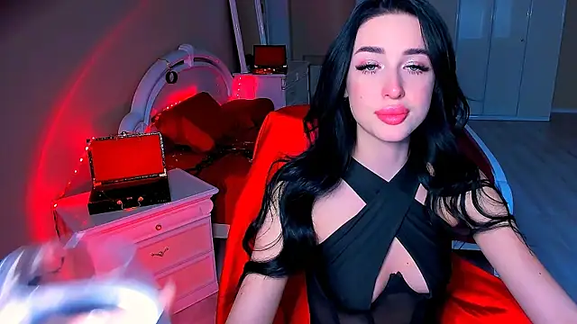 Snapshot of lovely_desire chatting on December 7, 10:12 am lovely desire online show from December 7, 10:12 am