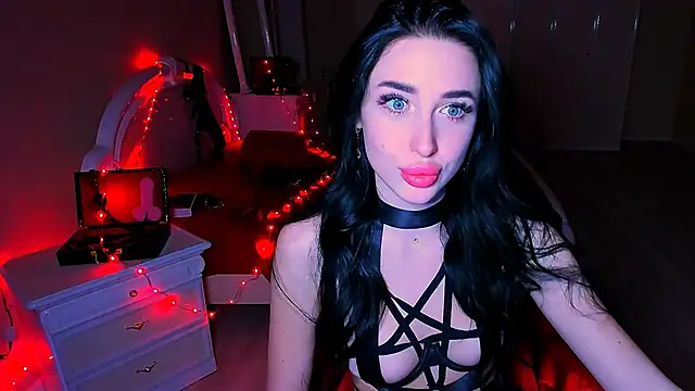 Snapshot of lovely_desire chatting on January 5, 5:51 pm lovely desire online show from January 5, 5:51 pm