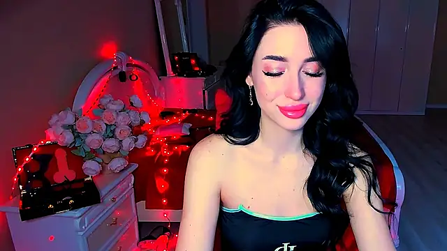 Snapshot of lovely_desire chatting on February 5, 6:24 am lovely desire online show from February 5, 6:24 am