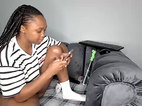 Pearl 00 online show from October 28, 4:49 am