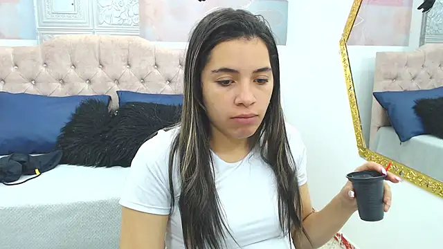Leah Means  online show from December 28, 12:56 pm