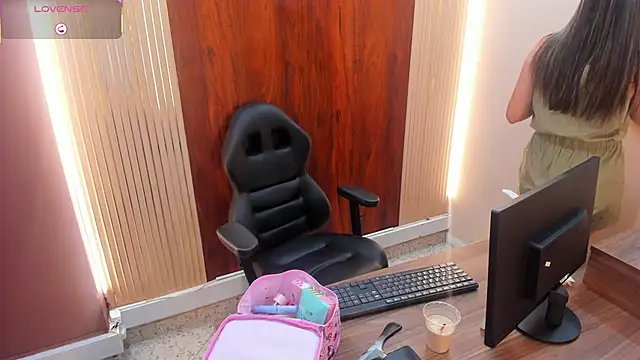 Leah Means  online show from February 15, 12:33 pm