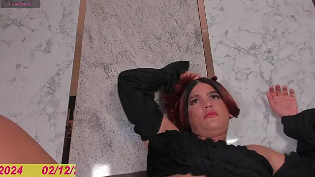 Snapshot of Sexual_Desirests chatting on December 2, 9:24 am Sexual Desirests online show from December 2, 9:24 am