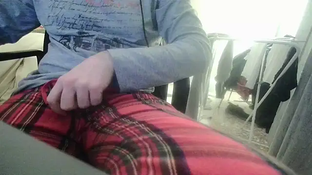 Snapshot of sbrodo96 chatting on February 25, 6:39 pm sbrodo96 online show from February 25, 6:39 pm