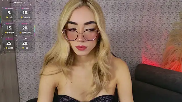 Snapshot of Sarajonnes chatting on March 3, 2:23 pm Sarajonnes online show from March 3, 2:23 pm