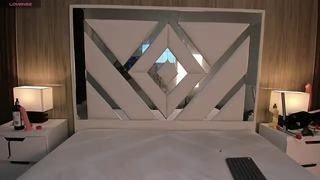 ValentinaThomas online show from September 20, 7:37 pm