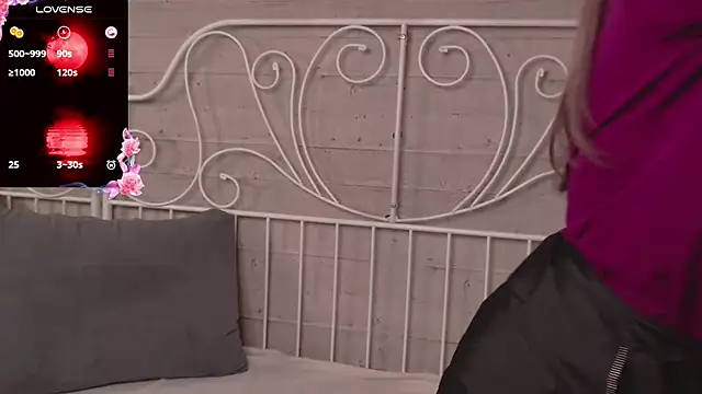 YukoFanee online show from October 21, 8:20 pm