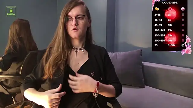 YukoFanee online show from December 13, 8:25 pm