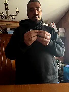 Snapshot of Dikkiduohottt chatting on November 26, 2:18 pm Dikkiduohottt online show from November 26, 2:18 pm