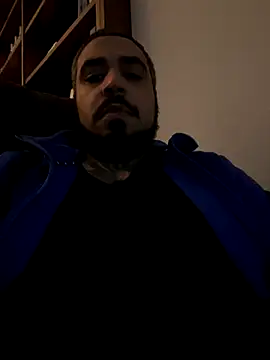 Snapshot of Dikkiduohottt chatting on December 3, 7:23 pm Dikkiduohottt online show from December 3, 7:23 pm