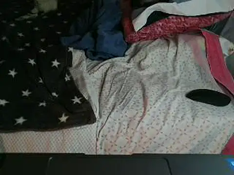 Snapshot of VeneRed chatting on March 23, 8:24 pm VeneRed online show from March 23, 8:24 pm