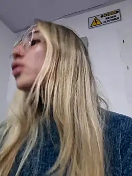 Snapshot of Scarlett_Khan chatting on February 22, 6:06 am Scarlett Khan online show from February 22, 6:06 am