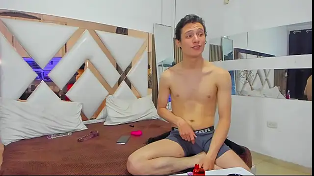 LIZandDante online show from December 30, 3:14 am