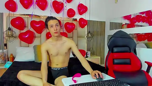 LIZandDante online show from February 14, 8:59 pm