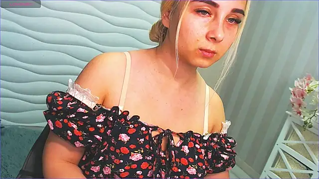 DolphinDreams online show from December 3, 5:12 pm