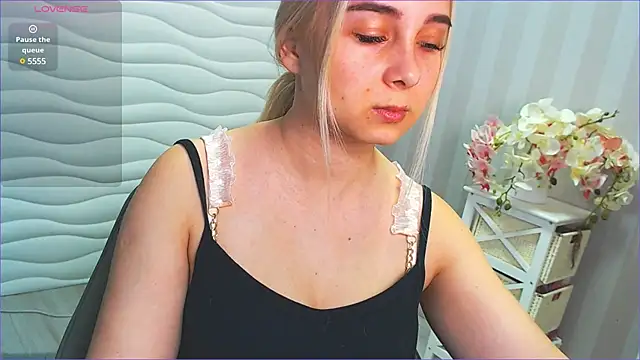 DolphinDreams online show from December 19, 10:02 am