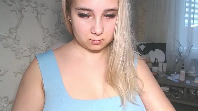 Snapshot of DolphinDreams chatting on February 25, 11:09 am DolphinDreams online show from February 25, 11:09 am