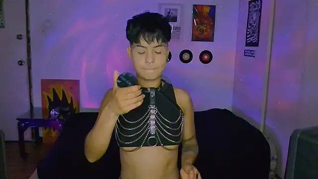 Snapshot of alex_one888 chatting on October 1, 12:27 am alex one888 online show from October 1, 12:27 am