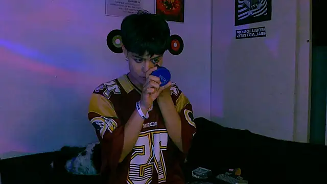 Snapshot of alex_one888 chatting on October 15, 10:54 pm alex one888 online show from October 15, 10:54 pm