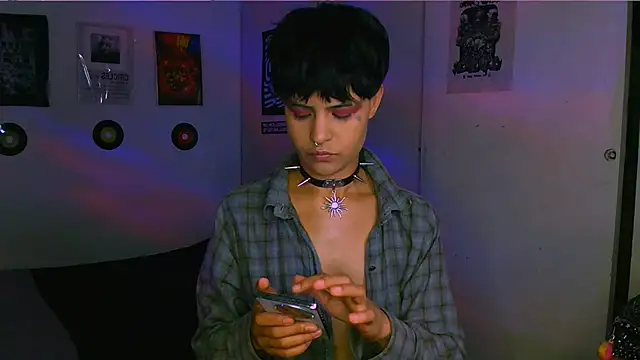 Snapshot of alex_one888 chatting on November 22, 11:04 pm alex one888 online show from November 22, 11:04 pm