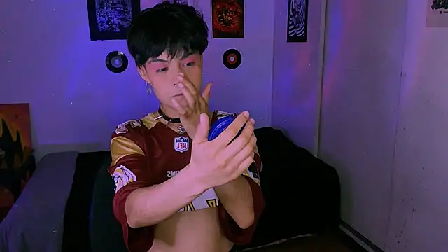 Snapshot of alex_one888 chatting on December 5, 1:03 am alex one888 online show from December 5, 1:03 am