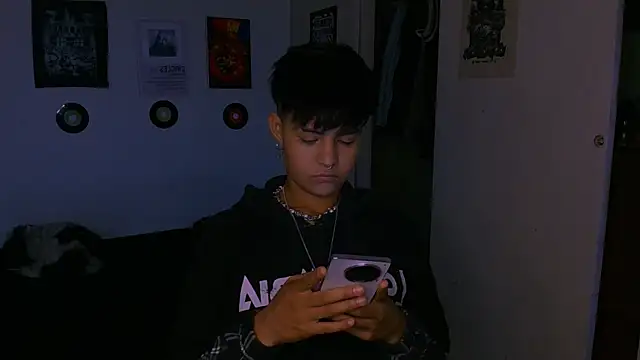 Snapshot of alex_one888 chatting on December 17, 9:10 pm alex one888 online show from December 17, 9:10 pm