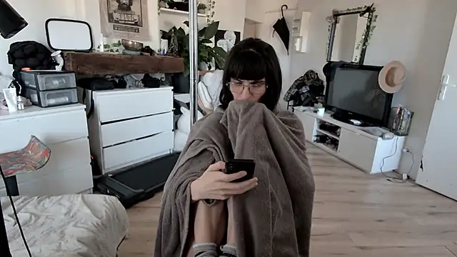 CeriseLapine online show from December 17, 10:54 am