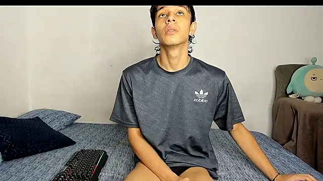 Snapshot of evanscollins chatting on March 26, 5:51 pm evanscollins online show from March 26, 5:51 pm