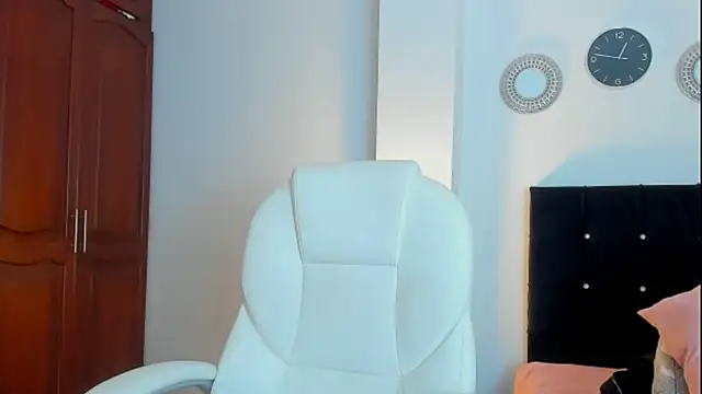 kathyajhonss online show from October 25, 11:43 pm