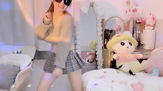 Carly 1 online show from December 3, 3:55 pm