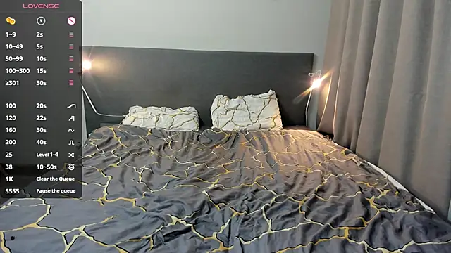 Snapshot of jesssicamooon chatting on February 25, 1:15 am jesssicamooon online show from February 25, 1:15 am