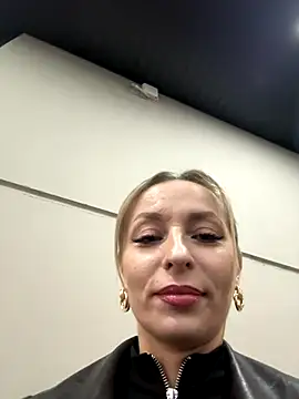 Diamond Bunny  online show from November 20, 3:34 pm