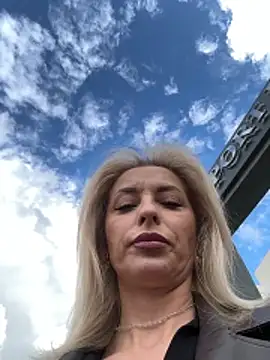 Diamond Bunny  online show from March 22, 1:14 pm