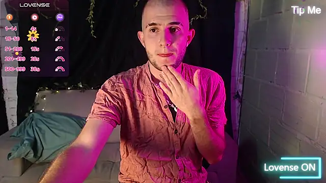 Dante Bear  online show from March 12, 11:00 pm