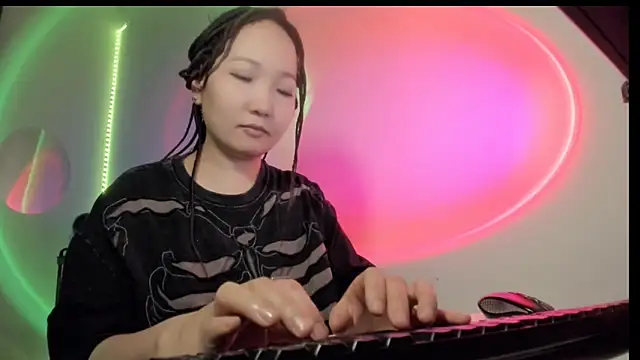 himeros goddess online show from February 7, 5:52 am