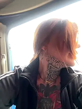 krysstal003 online show from December 3, 9:51 am