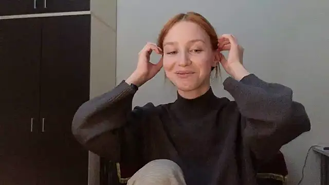 Mary Av online show from December 5, 7:38 pm