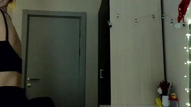 Mary Av online show from February 10, 8:24 pm