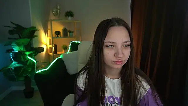 ElysLunar online show from December 20, 6:08 am