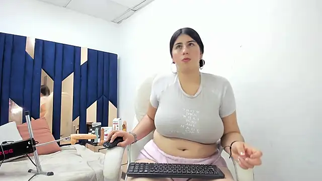 Criistaal  online show from March 21, 7:33 am