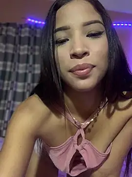 Snapshot of Nicole_cute1 chatting on January 29, 7:04 am Nicole cute1 online show from January 29, 7:04 am