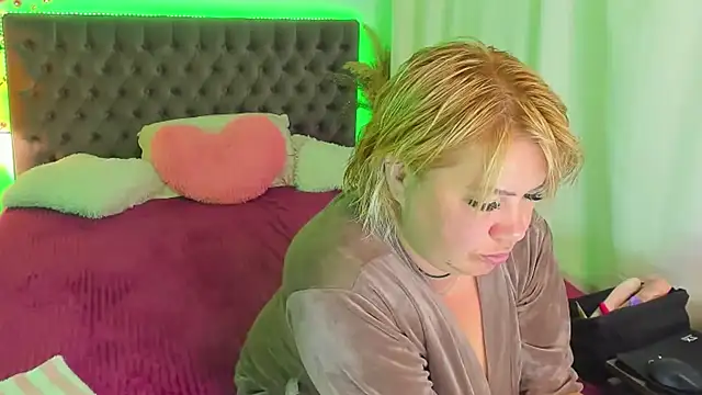 CurlyDreams online show from June 24, 2:10 am