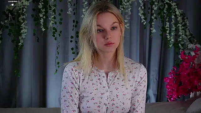 Snapshot of EdlinAlliston chatting on October 11, 12:47 pm EdlinAlliston online show from October 11, 12:47 pm