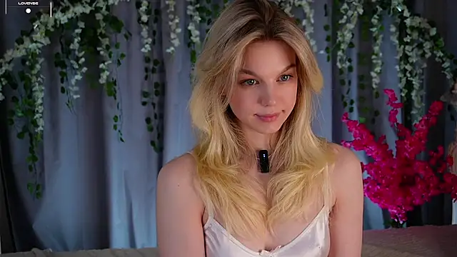 Snapshot of EdlinAlliston chatting on October 19, 2:07 pm EdlinAlliston online show from October 19, 2:07 pm